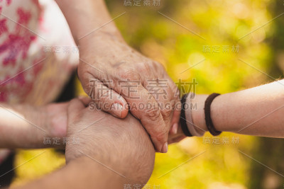 向年长的人表达爱意的人