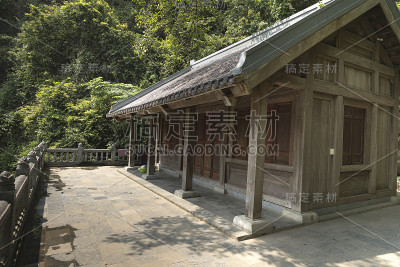 越南宁平省山上的一座寺庙