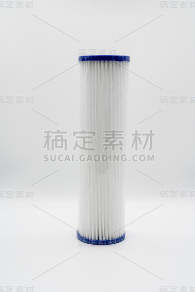用于水过滤器的滤筒隔离在白色背景上