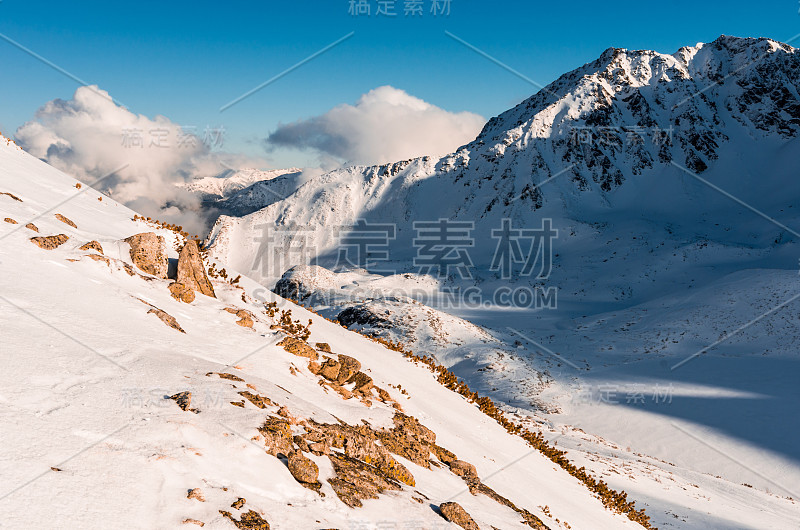 波兰塔特拉雪山云中全景图