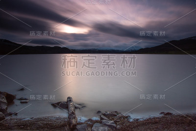 平静的光