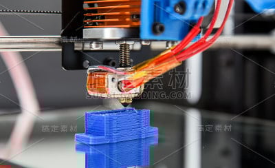 电子三维塑料打印机工作期间，进行3D、打印。