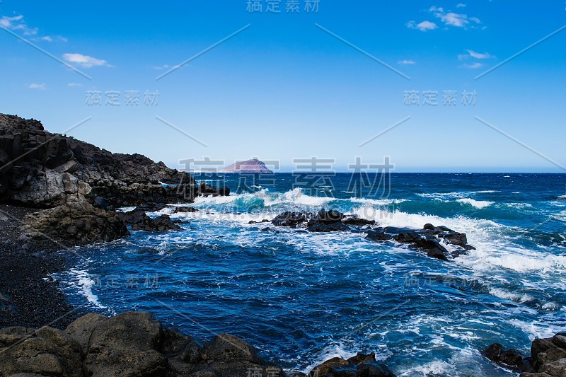 西班牙加那利群岛特内里费岛的黑沙火山海滩