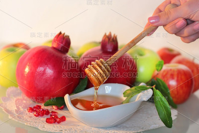 蜂蜜和石榴是节日喜庆的象征