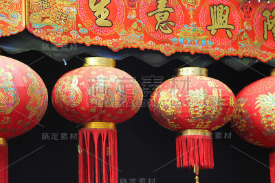 鲜红的传统中国灯笼，新加坡