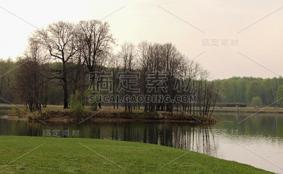 俄罗斯库斯科沃宫殿池塘上的库斯科沃岛