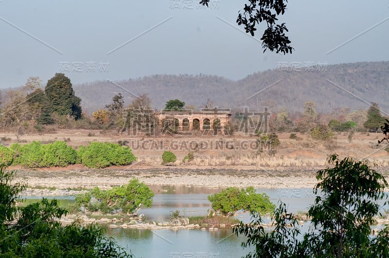 老Panna fort，河流，河床在Panna国家公园，印度