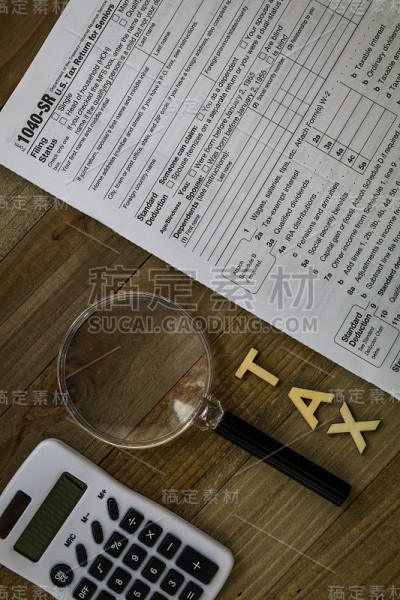 税单1040 SR高级通用无年份业务概念肖像