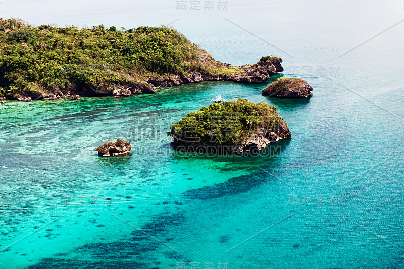 热带岛屿美丽的海湾鸟瞰图。长滩岛,菲律宾。