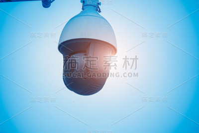露天的监控摄像头。