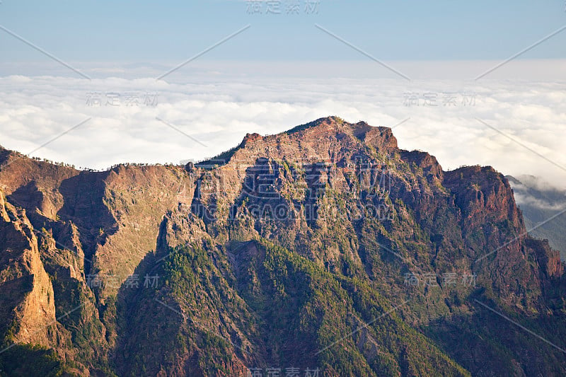 塔布里恩特火山口边缘，拉帕尔马