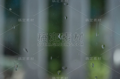镜子上滴一滴水