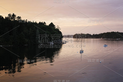 晚上在莫法特湾