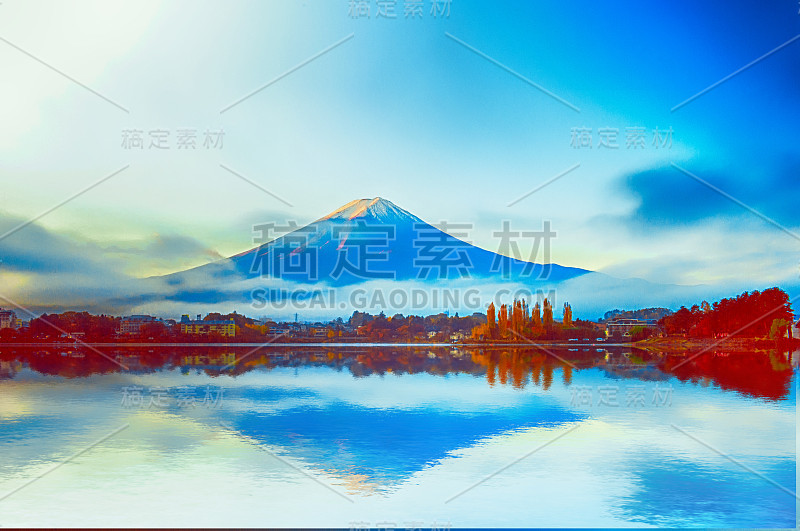 清晨的富士山与川口湖倒影