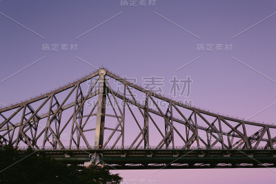 夜晚的故事桥