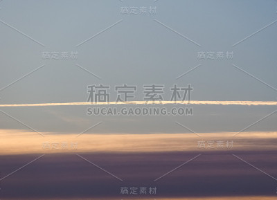 飞机在空中留下的痕迹