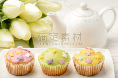 撒了糖霜的松饼。