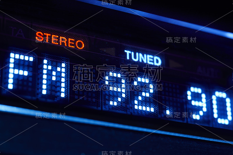 调频调谐器无线电显示。立体声数字频率电台调谐。