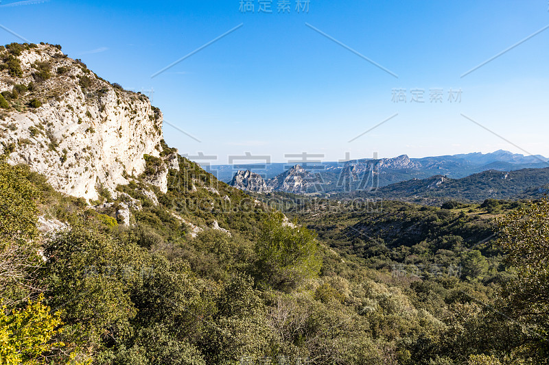 阿尔卑斯地区自然公园(法国)的科梅高原景观