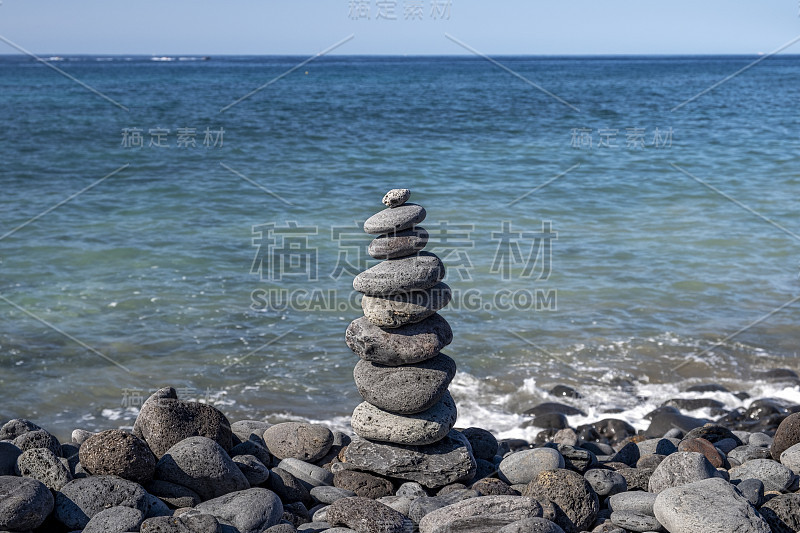 西班牙特内里费海岸的一堆鹅卵石