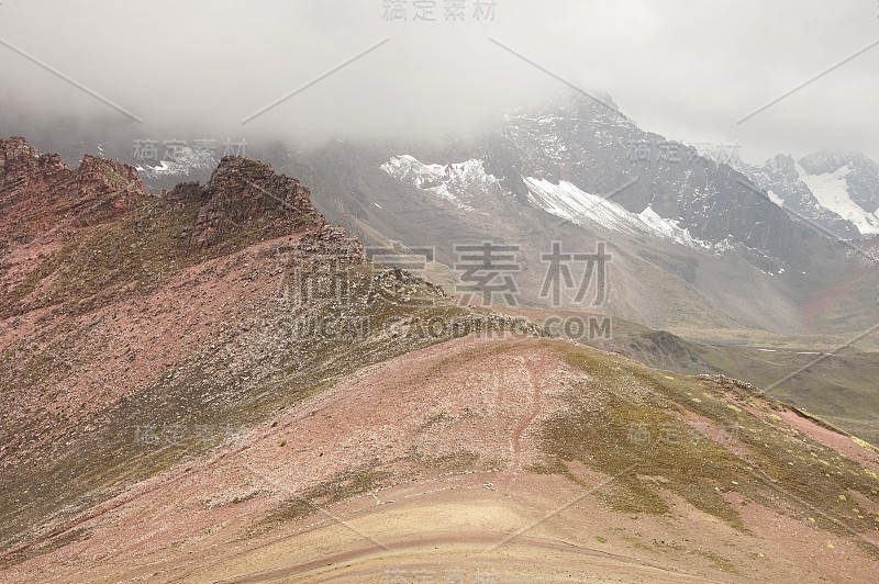 彩虹山是秘鲁库斯科地区海拔5200米的一座山