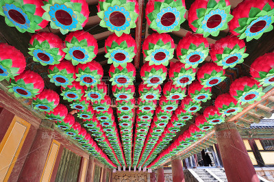 韩国庆州八宫寺莲花灯。