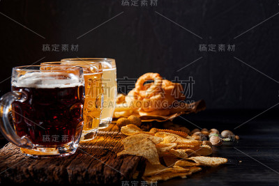 三杯不同的精酿啤酒