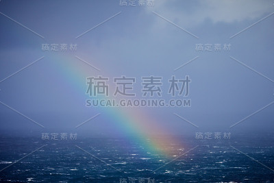 彩虹入海