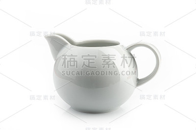 白色背景上的白色奶精，孤立的