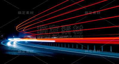 夜晚的车灯。长时间曝光