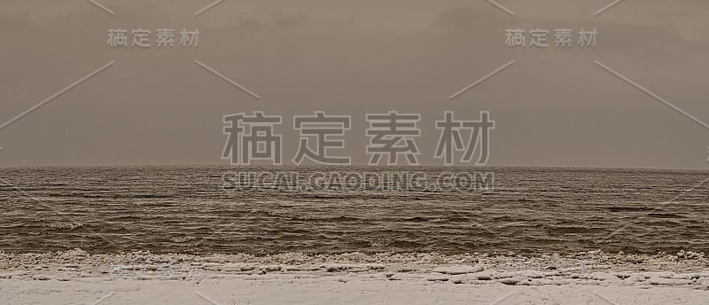 ．..白色的沉默。黑色和white.Toning。