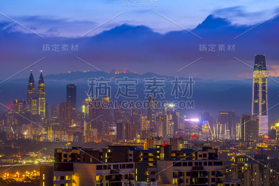 吉隆坡的城市景观，云顶高地在背景可见