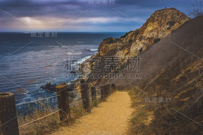 Toveemor Trail在一个阴天