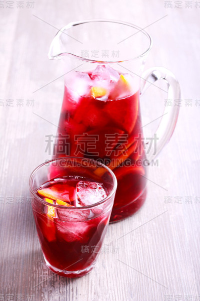 冷的桑格利亚鸡尾酒