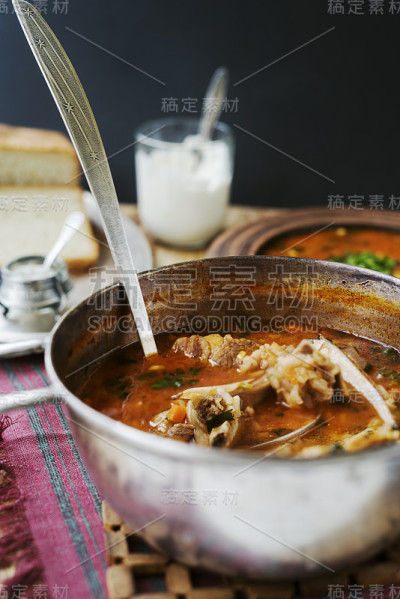 番茄羊肉汤和米饭