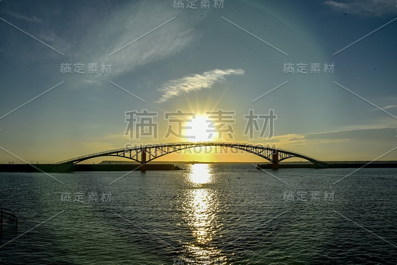 台湾澎湖马公岛夕阳西映彩虹桥