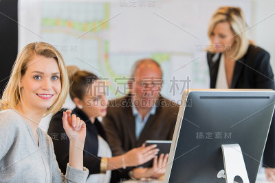 在培训课程中微笑的学生肖像