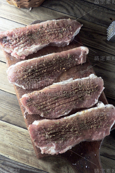 生肉。猪肉