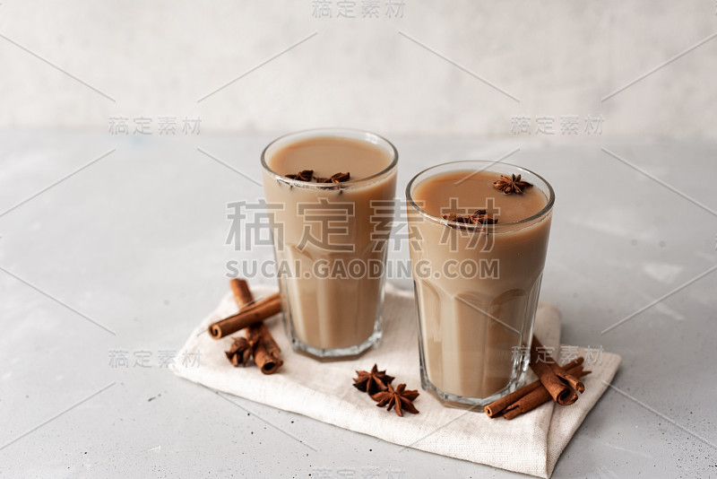 马萨拉奶茶，传统的印度茶加牛奶和香料