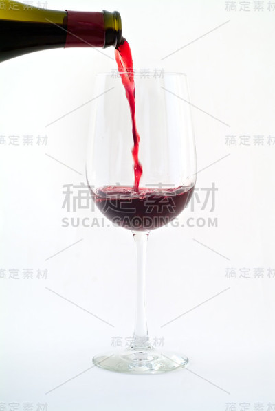 倒红酒
