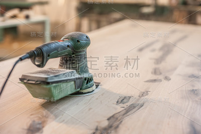 电动砂光机