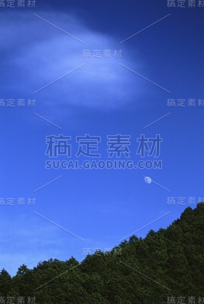 月亮和云