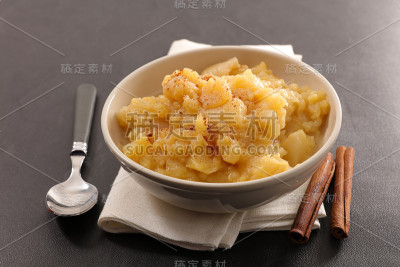 苹果酱和肉桂