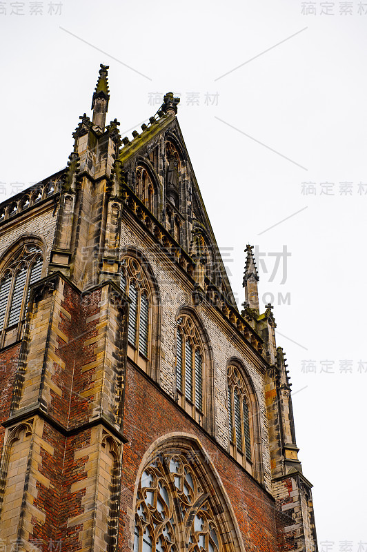 Grote Kerk(大教堂)在Grote Markt，哈勒姆的中心广场