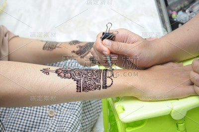 画指甲花的过程