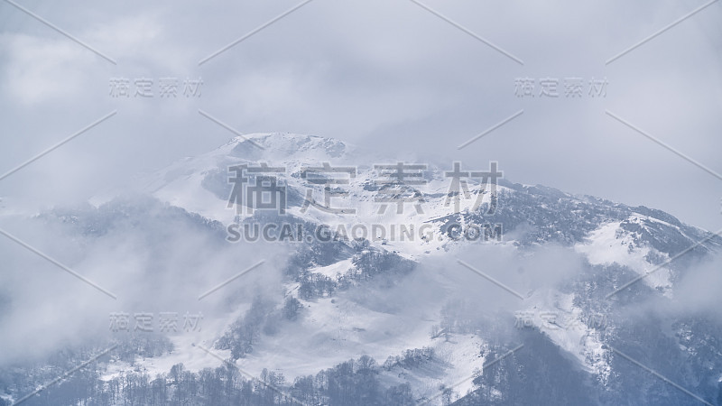 雪山顶云峰