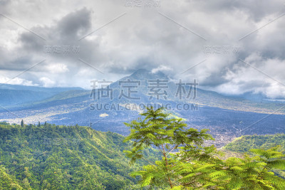 巴图尔山