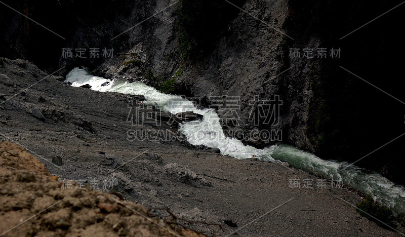 峡谷溪