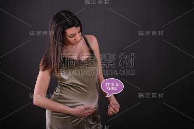 漂亮的孕妇要生女孩了