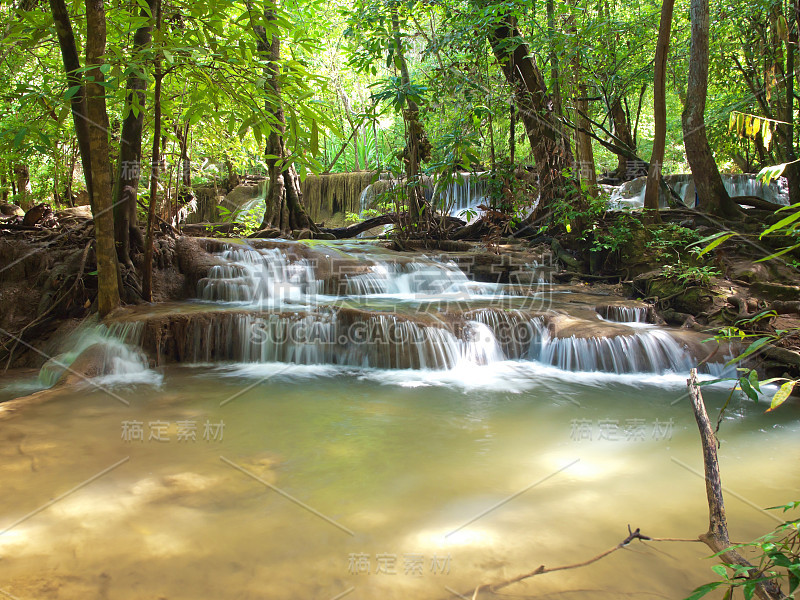 Huay Mae Kamin瀑布